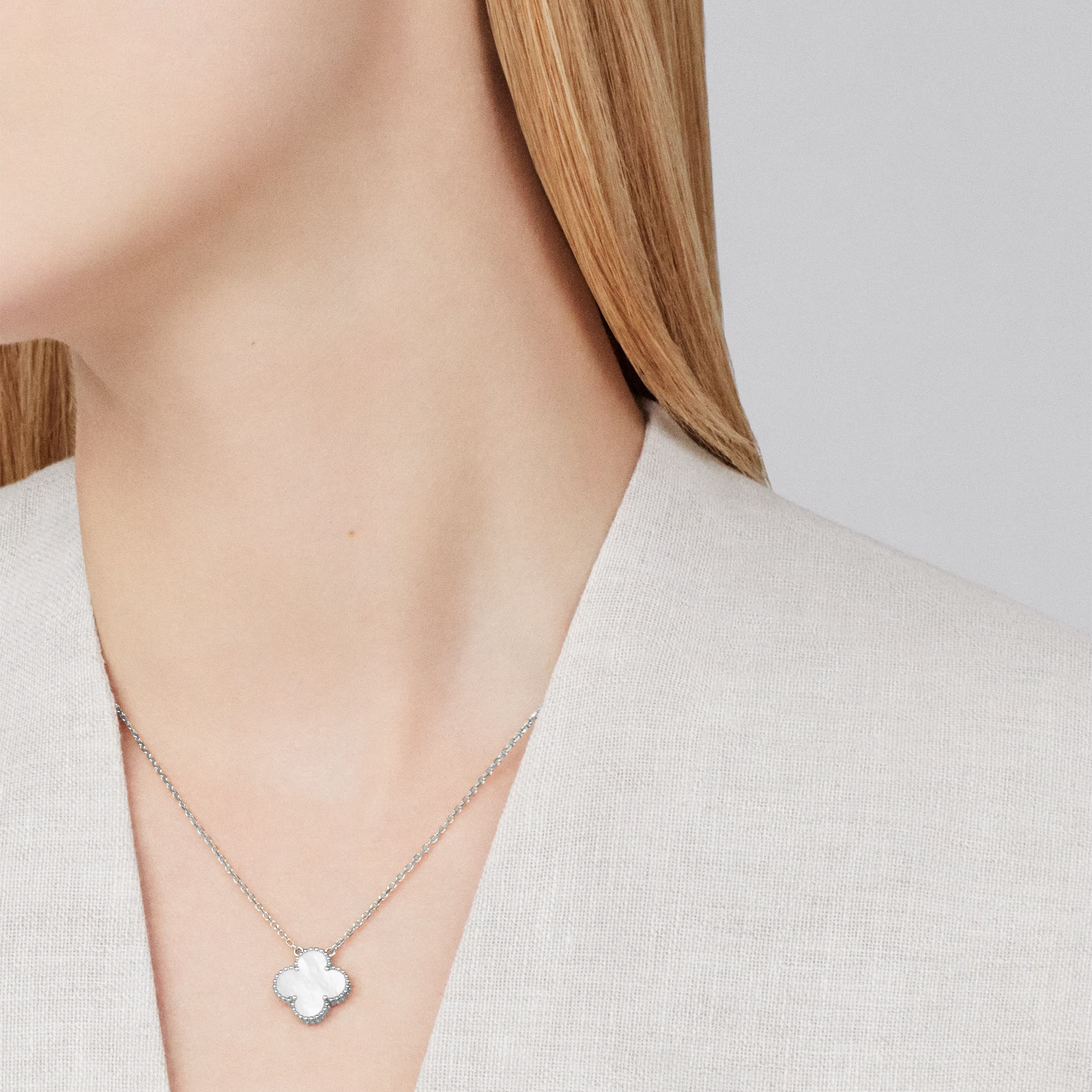 Mother-of-pearl Clover Motif Pendant