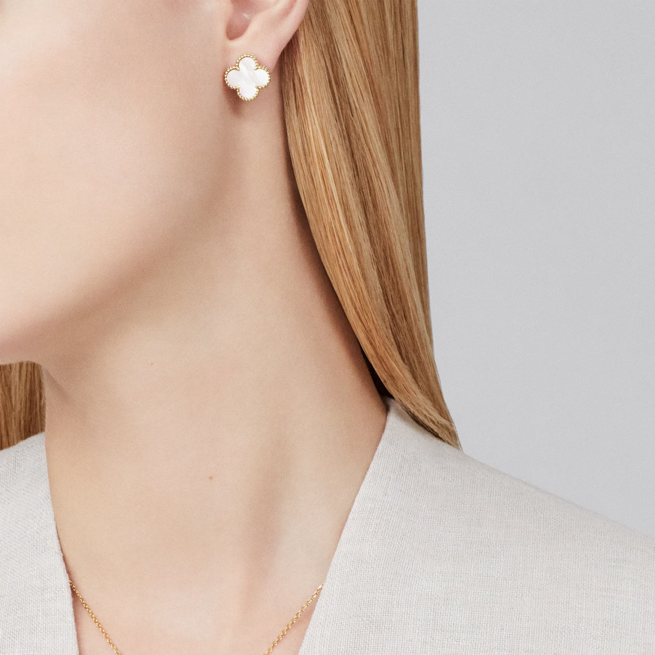 Mother-of-pearl Clover Motif Earrings