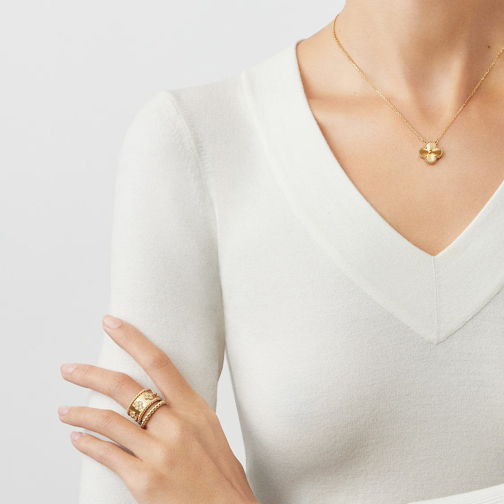 Lumière Clover Motif Pendant