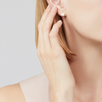 Mother-of-pearl Petite Clover Motif Earstuds