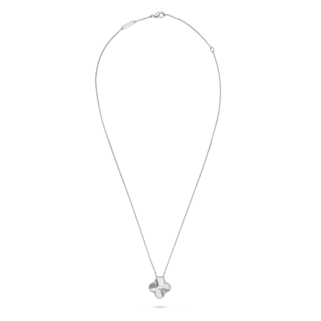 Lumière Clover Motif Pendant