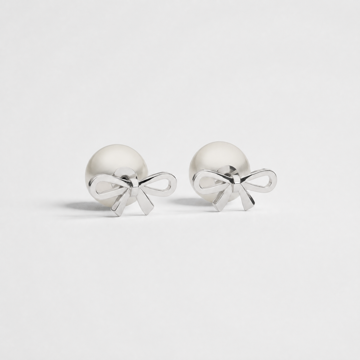 J'adore Bow Pearl Studs