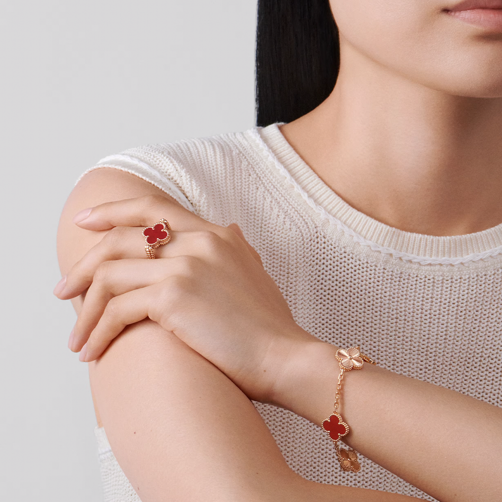 Carnelian & Lumière Clover Motif Bracelet