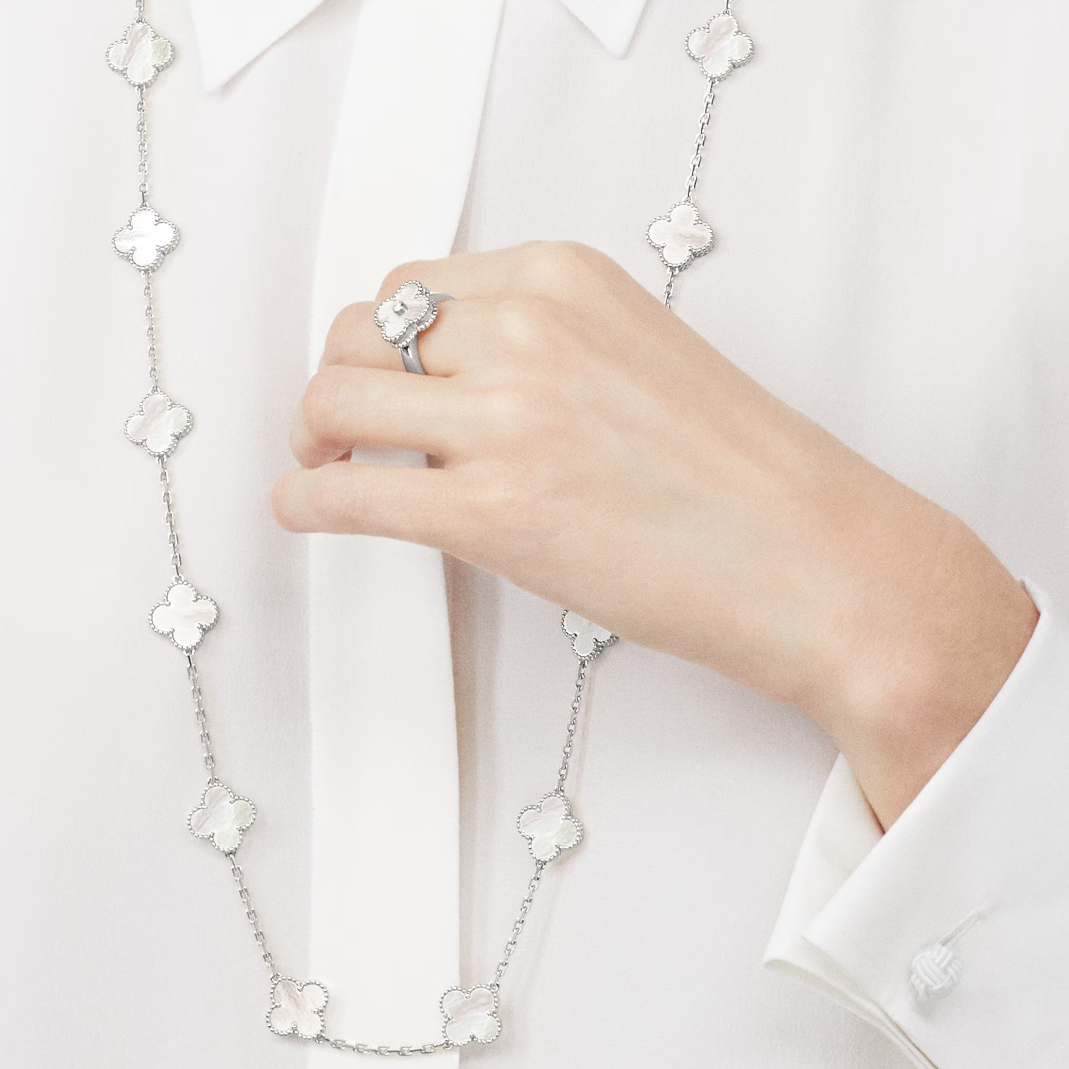 Mother-of-pearl Clover Motif Long Necklace